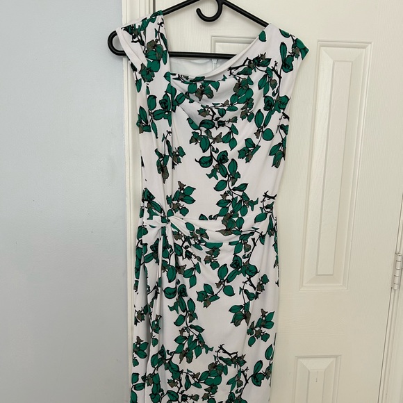 Beautiful Classy, Elegant Floral Print Dress for Work, Formal Occasions - Picture 1 of 9